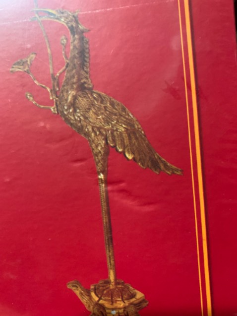 Bìa cứng đúng mô tả, các nội dung bên trong chưa tìm hiểu nhiều nên chưa có đánh giá nhiều, tuy nhiên có những điều khác với phong tục chỗ mình. Có những phần để viết thông tin nhiều nhưng có những phần lại hơi ít.