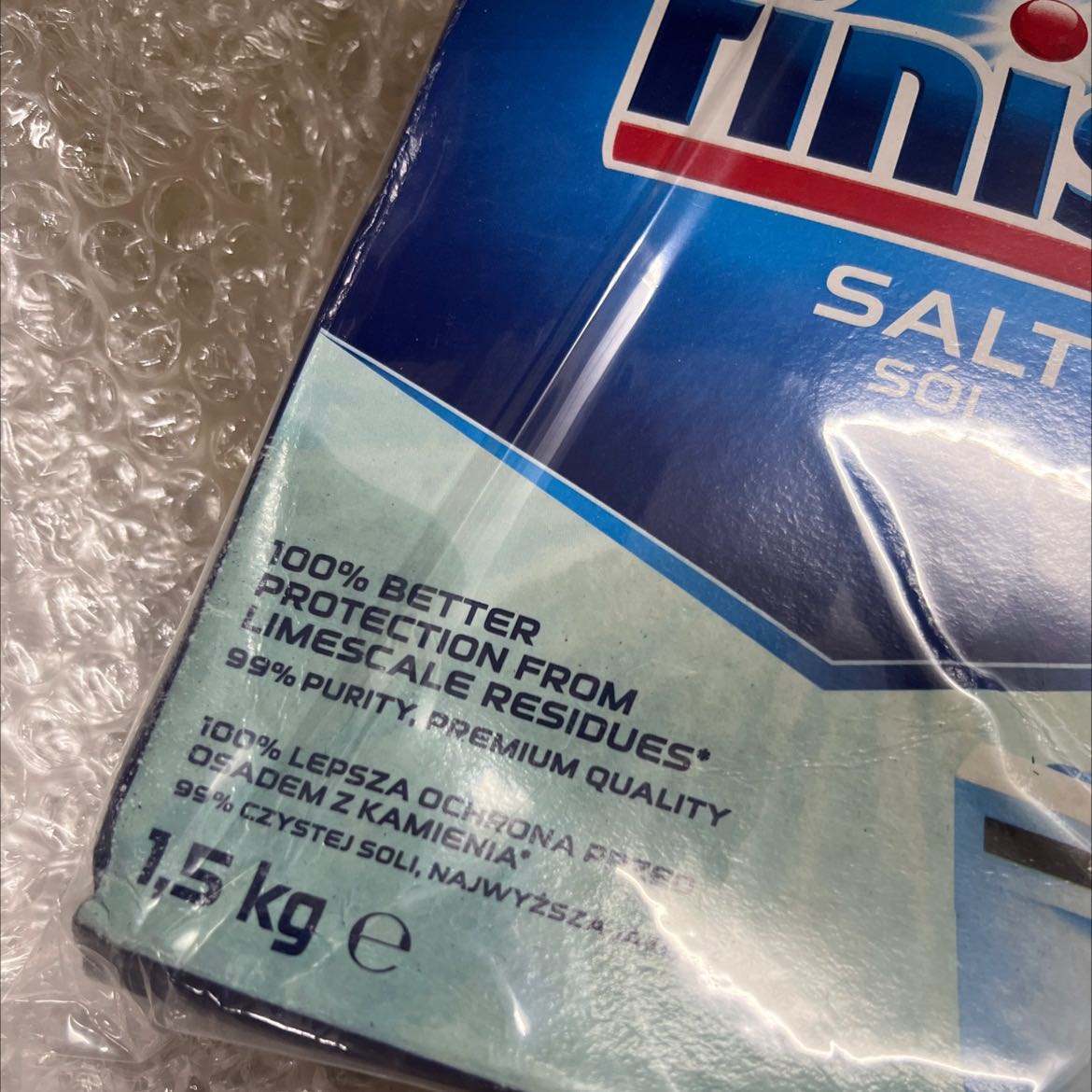 Gói kỹ trong bao sốp, quấn nhiều lần. Có bỏ trong túi zip luôn. Nhưng hộp bị ẩm và bị móp, hở ra ở góc.