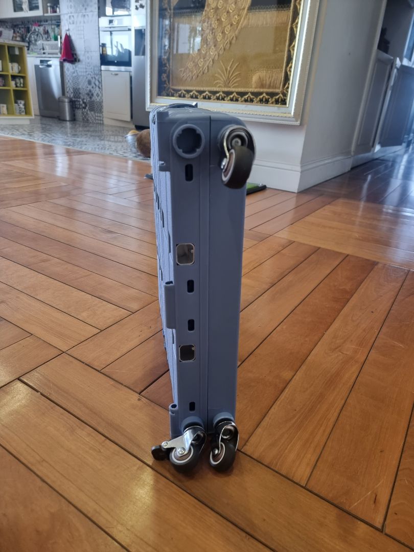 4 bánh thiếu 1 bánh có khóa. Gủi lại bánh cho tôi