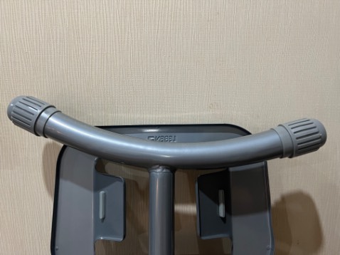 Chân bị cong do mối hàn + va đập. Tuy nhiên vẫn chấm 5* vì cảm nhận đẹp