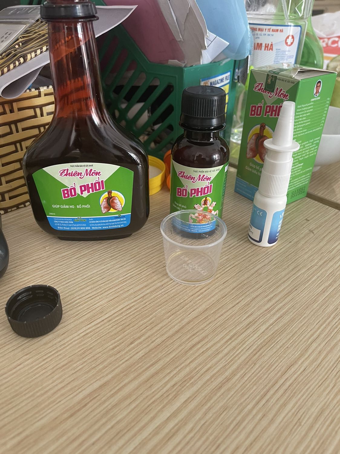 Giao nội thành tầm 2 ngày ý ạ. Thuốc uống vào kiểu massa hết ruột the mát, haha khoái lắm . Hơi đắng nhẹ. Đỡ ho lắm nhé mn. Của bé hơi khó uống chút . Sẽ mua lại ạ . Đóng gói cẩn thận. Mua tiki cũng an tâm