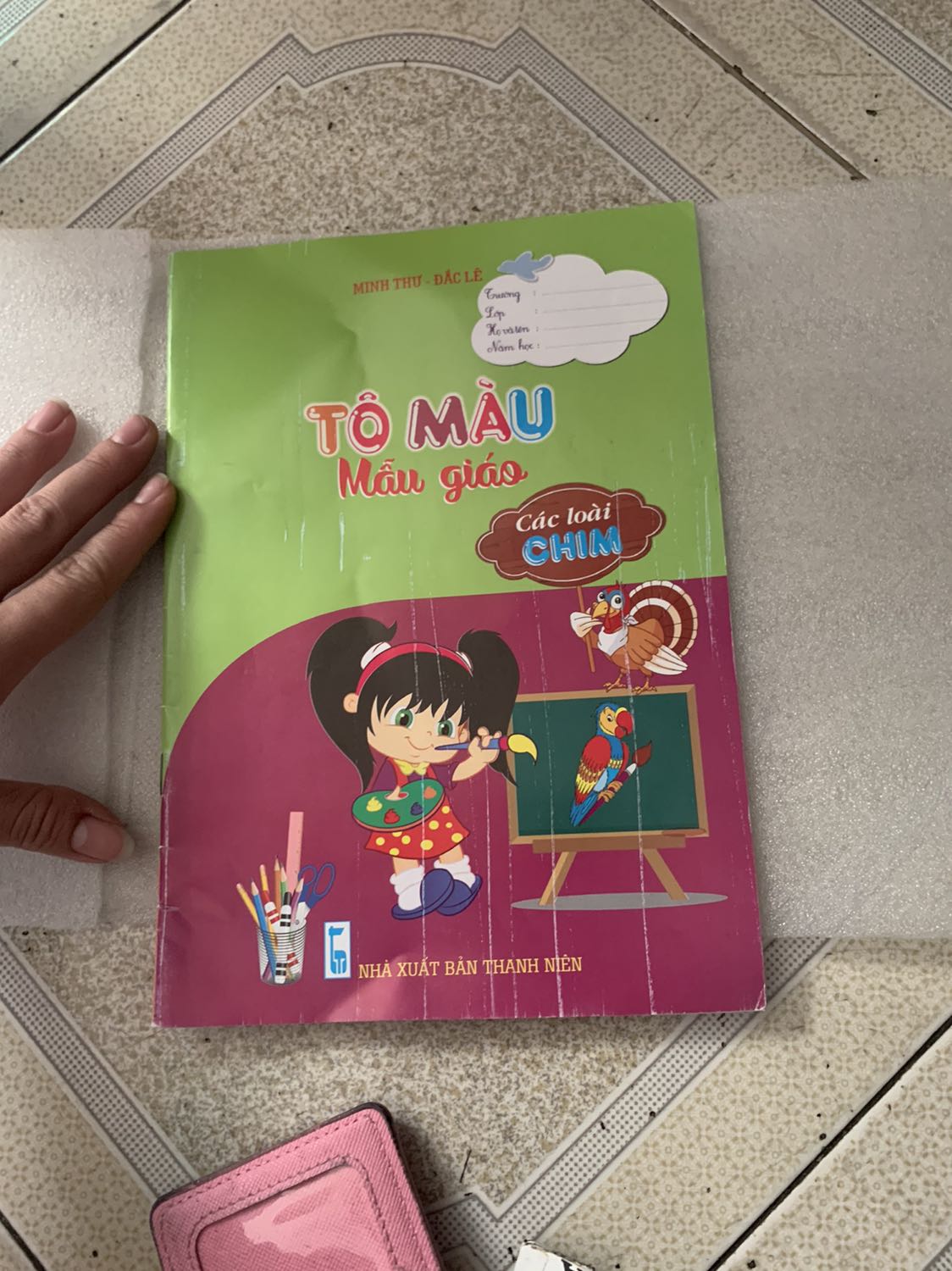 Gói hàng đẹp, giao nhanh, tập màu sắc nét ? bé nhà mình rất thích