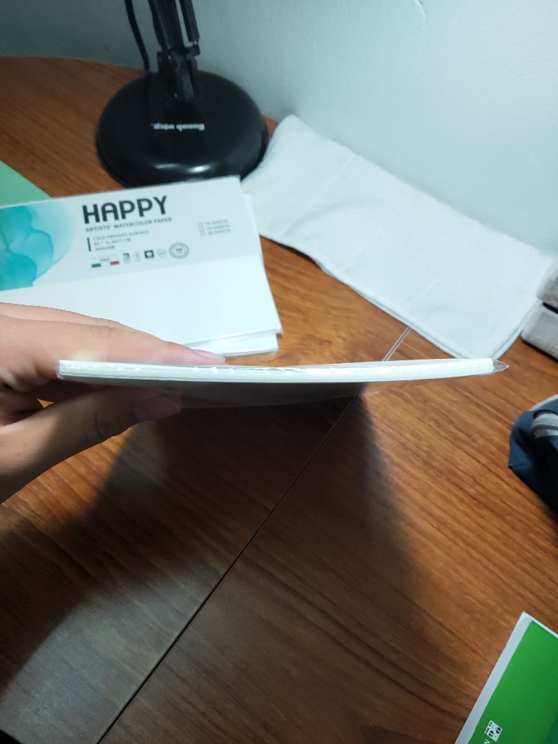 giấy tốt, nhưng đóng gói kém khiến giấy bị cong, khá khó chịu