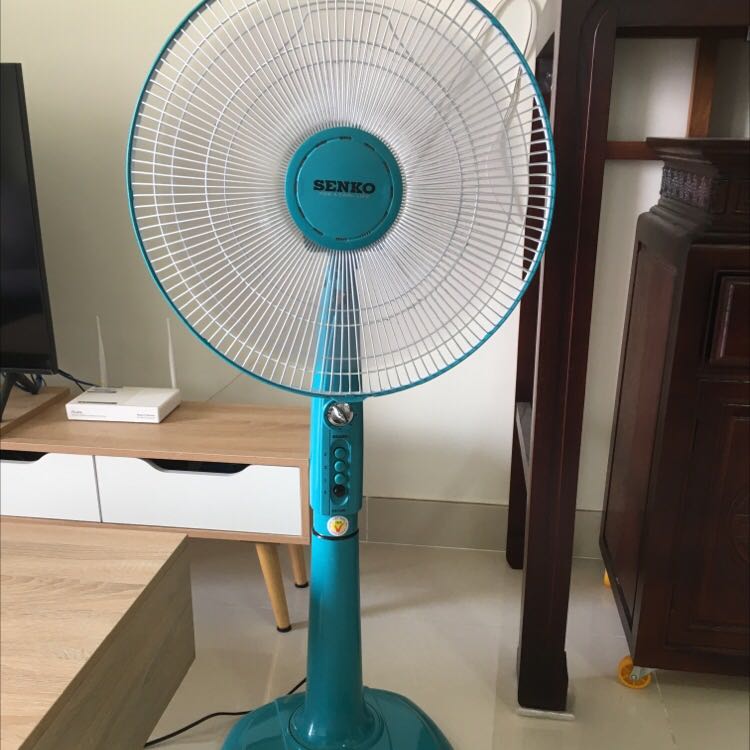 Tạm ổn ! Quạt thổi mạnh  .  Tuy nhiên lại khá mong manh dễ vỡ ... Phù hợp với chị em phụ nữ nhẹ nhàng !!!