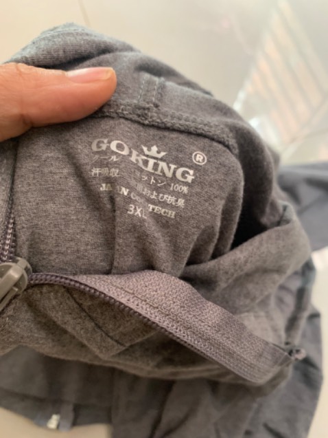 Mình đã mua nhiều áo goking cũng size 3XL mặc vừa vặn, nhưng lần này cũng size 3XL, cùng loại, nhưng vạt áo sau lại ngắn củn cỡn, mặc hõn lên nhìn kì cục, mình ko nghĩ goking chất lượng lại kém như vậy! Hồi mấy tháng trước mình mua 1 cái áo da cá còn giao sai màu cho mình nữa!