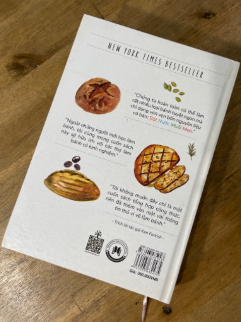Mặc dù là sách mới đc bọc seal ni lông rất kỹ nhưng chất lượng bên ngoài khá cũ và có phần dơ.
Nội dung bên trong ok. Phù hợp với những bạn bắt đầu tìm hiểu về nghề bánh đặc biệt là bánh mì