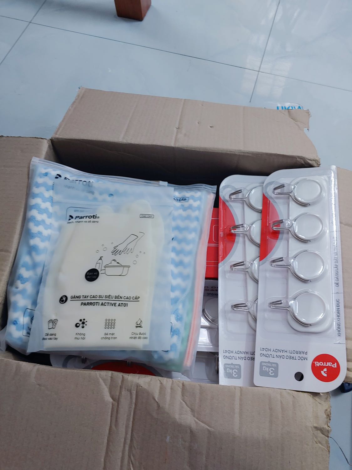 giao hàng nhanh, khăn mềm lắm, hơi nhỏ so với khăn đa năng, nhưng mà đc cái màu sắc tươi tắn xinh hơn hẳn khăn đa năng, nói chung là ưng lắm