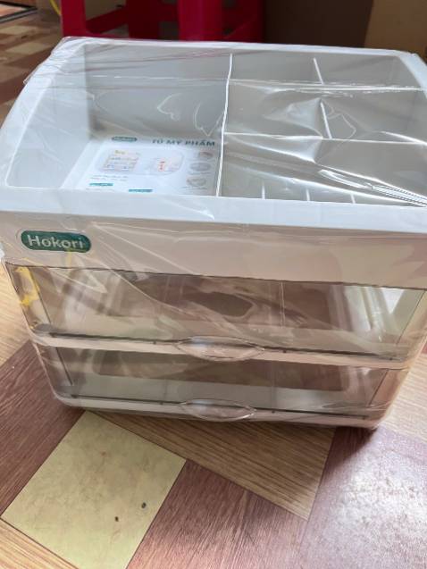 Kệ mỹ phẩm cứng cáp chắc chắn. Màu đẹp. Đóng gói cẩn thận. Khá là ưng vì đựng được cơ bản hết đống mỹ phẩm của mình. shop giao siêu nhanh trong ngày là đã nhận được hàng luôn