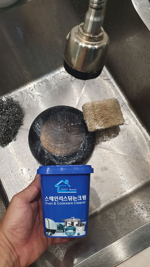 Cám ơn tiki giao hàng nhanh. Còn về sản phẩm thì đừng tin vào quảng cáo. Tôi mua về và rửa cái chảo chẳng khác gì lúc chưa chùi.