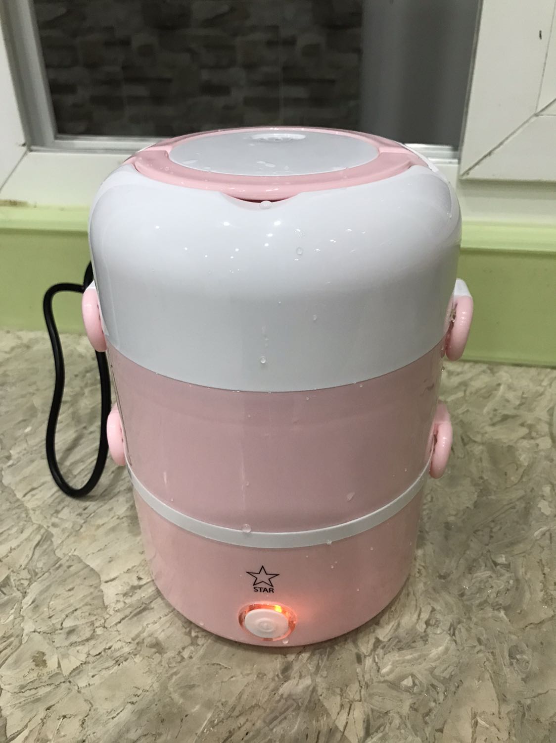 Nhận được bộ màu hồng nhìn đẹp, lúc đầu chưa biết sử dụng sau lọ mọ cũng biết, tạm ổn. Còn thiếu một vĩ hấp màu trắng vì mình thấy bộ màu đen có mà bộ màu hồng kg có. đặt bộ màu đen mà gửi bộ màu hồng