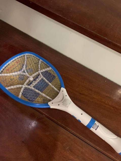 Vợt to đẹp, đèn sáng, dính muỗi là nổ ngay, đáng tiền