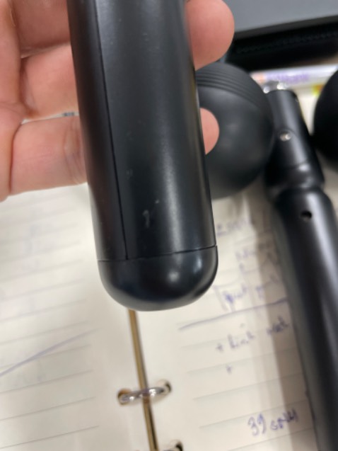 Giao sản phẩm không như ảnh trên Tiki, tay nắm bị trầy rõ sâu. Không có sách hướng dẫn. Nói chung kém