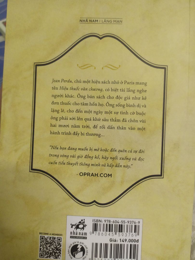 sách k có seal nma cực kì xịn luôn, k có vết hằn xước gì , k bị móp ở đâu hết. Đặt giao nhanh lắm, tối hôm trước hôm sau đã có rồi. Nội dung thì tùy cảm nhận nhưng theo mình thì rất hay nha , đọc cuốn lắm. Mua trên tiki giá còn hời nên siêu recommend mn mua nha