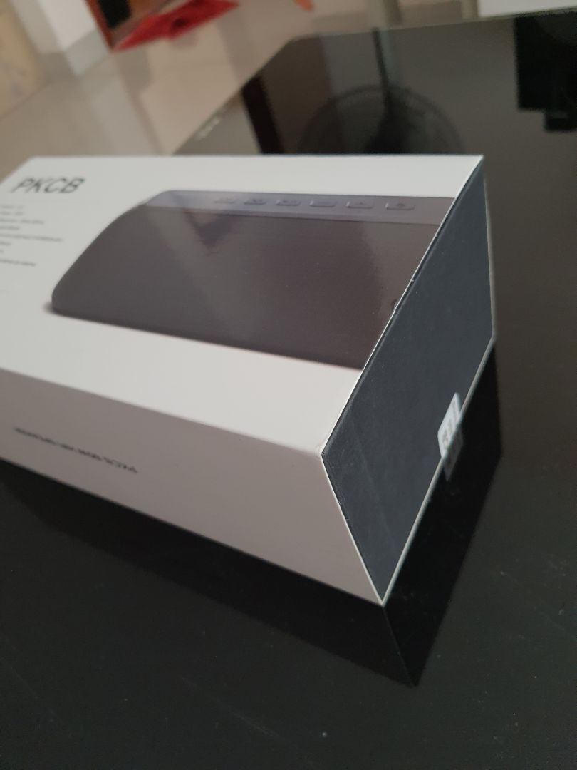 Giao hàng nhanh và đúng hẹn. Đóng gói cẩn thận, tem còn đầy đủ loa đẹp, cho chất lượng âm thanh tốt. Nhưng sao không thấy giấy bảo hành. Mới mua hàng tiki 3 lần, đt, ốp lưng, và loa đều rất vừa ý. Sẽ ủng hộ tiki lâu dài.