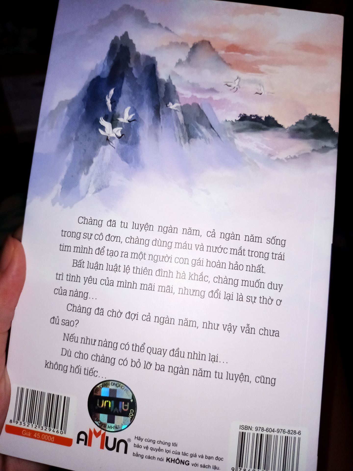 sách về nhanh, có bìa bao bọc, không gấp góc, bìa sách rất đẹp, còn về phần nội dung thì sẽ trải nghiệm và báo lại sau
