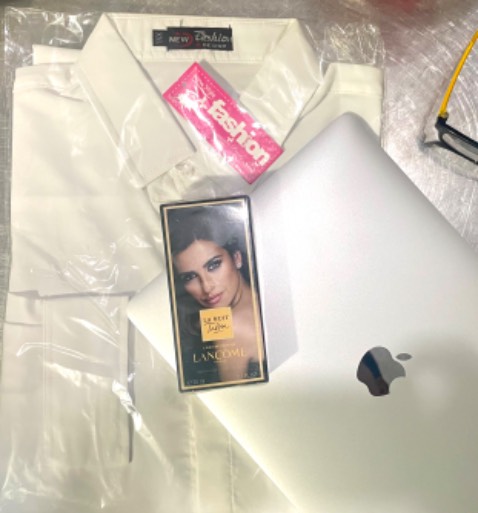 Mua có 3 cái áo shop cho hẳn chai nước hoa 🌹