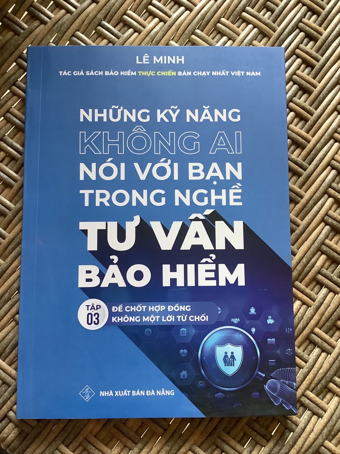 Vẫn rất chất lượng trong từng trang sách, cảm ơn tác giả Lê Minh. Chúc anh sức khỏe để tiếp tục xuất bản những cuốn sách thực chiến tiếp theo.