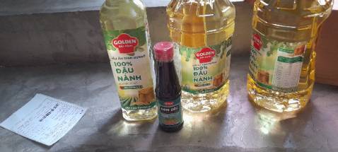 Dầu ăn khá trong, tốt, nhưng ép mua chai nước tương đậm đặc 8k