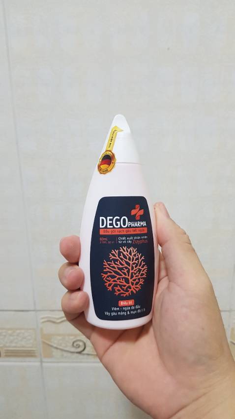 Giao nhanh. Bị gàu vảy trắng nhiều, cả vành tai, lỗ tai. Xử dụng mới 3 lần sạch sẽ. Mình cắt tóc đinh cho dễ xử lý. So với những cái đã xử dụng trước đây thì cái này hiệu quả nhất