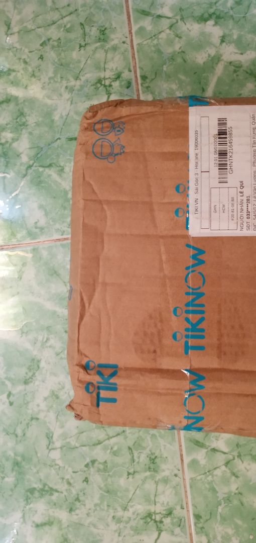 Giao hàng uy tín, trong quá trình vận chuyển có phát hiện thiếu sản phẩm thì xử lí nhanh chóng.
Sách được đóng gói trong thùng nhưng không có muốt nên hơi thất vọng nhưng cũng rất vui vì giao hàng đầy đủ.
Sách không có màng co nhưng bìa sách không trầy xước nhiều. Chữ in rõ ràng, không lỗi.
Nội dung hay, nên đọc.