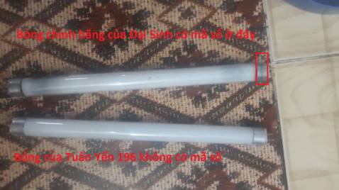 Mình có mua bóng đèn diệt côn Trùng Well DS-D6 của shop Tuấn Yến 196. Sau khi mình mua về thì thấy hình dáng sản phẩm không được mượt như bóng zin theo đèn, không có mã số trên bóng đèn như bóng zin. Khi mình lắp vào thì không được lọt sâu vào hai đầu nối của đèn. Khi mình cấm điện vào thì thấy tia lửa tại tụ chính của đèn phát ra tia lửa điện. Mình mới tiềm hiểu bóng đèn chính hãng của Đại Sinh như thế nào, thì trên website của Công Ty Đại Sinh có ghi dòng lưu ý như thế này:  Nếu thay bóng không phải chính hãng của Đại Sinh khi thay vào sẽ làm hư Biến áp và toàn bộ linh kiện khác trong cây đèn. Thế là cây đèn của mình đã bị tẻo, hu hu hu