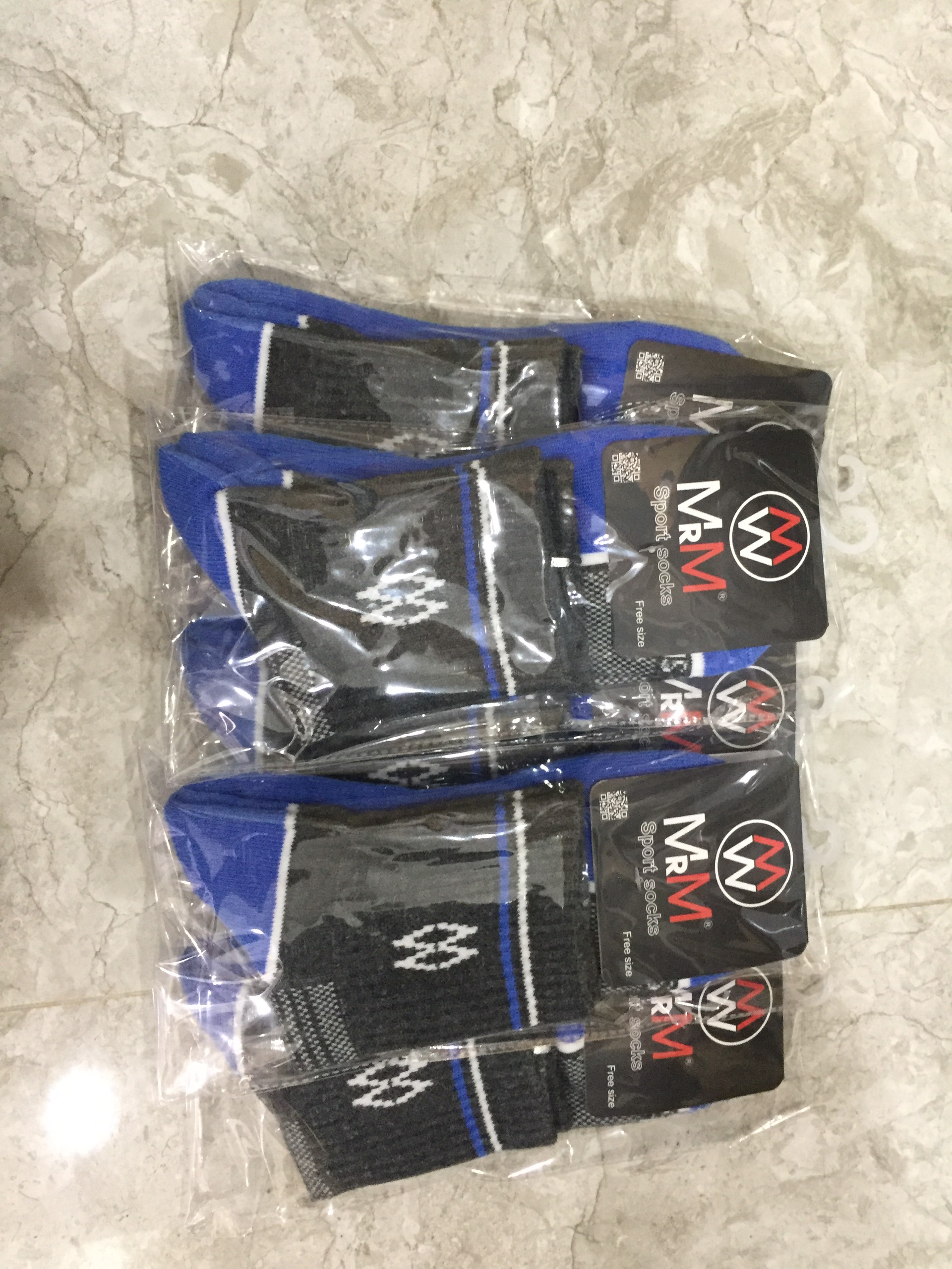 Tất thể thao đẹp, dày dặn, sản phẩm chất lượng cao cấp, giá tiền cũng rẻ hơn nhiều so với các thương hiệu lớn, chất lượng tương đương. Để xài 1 thời gian xem sao