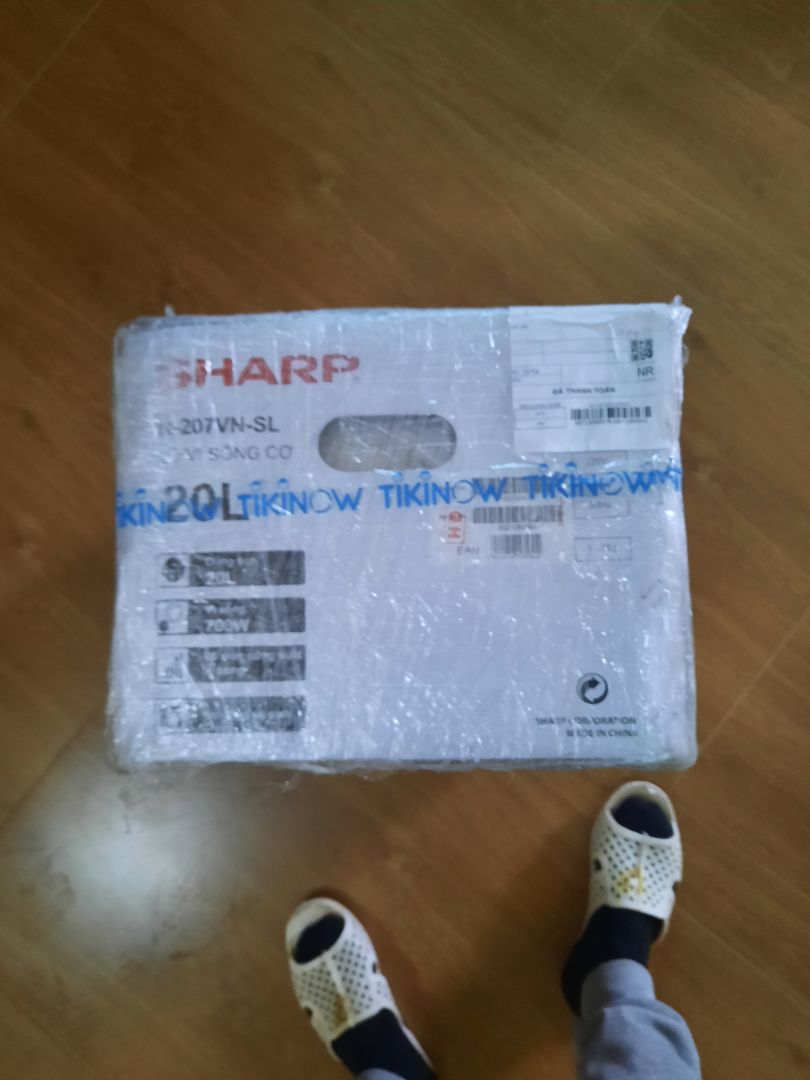 tôi cảm thấy hài lòng. lần đầu nhận được đồ bị móp phần mặt sau. nhg đổi trả là ok.thời gian vận đổi trả lâu do dịch và do hàng đổi trả lấy tận HCM. Tiki nên lưu ý phần đóng gói vận chuyển nhg mặt hàng dễ vỡ cẩn thận hơn. thanks for your support!