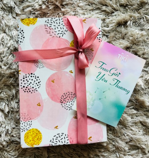 Sách dễ thương cho cả mẹ và bé ạ, Tiki giao đúng hẹn, gói quà xinh mà dc free kèm thiệp chúc mừng. 1000d nha 🧡