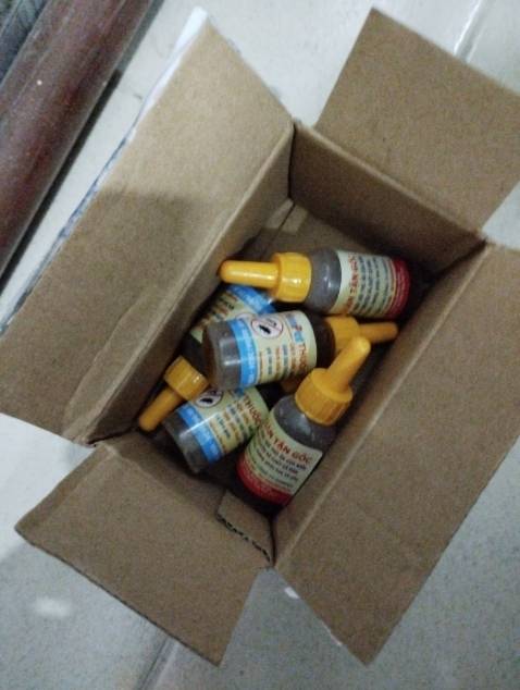 mới nhỏ khoảng 10 giọt lúc vừa nhận hàng dọc đường kiến đi, hiện giờ kiến chết rất nhiều, không còn thấy bò linh tinh nữa, để theo dõi xem bao lâu nữa thì kiến xuất hiện trở lại :)