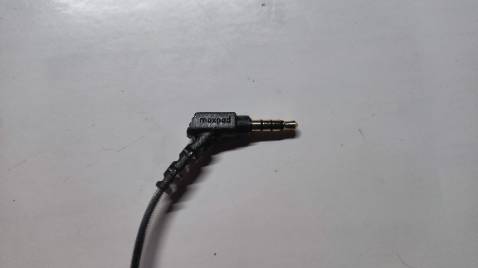 Âm thanh tốt, chống ồn tạm ổn. Dây chắc chắn, dễ custom. Giá ưu đãi.