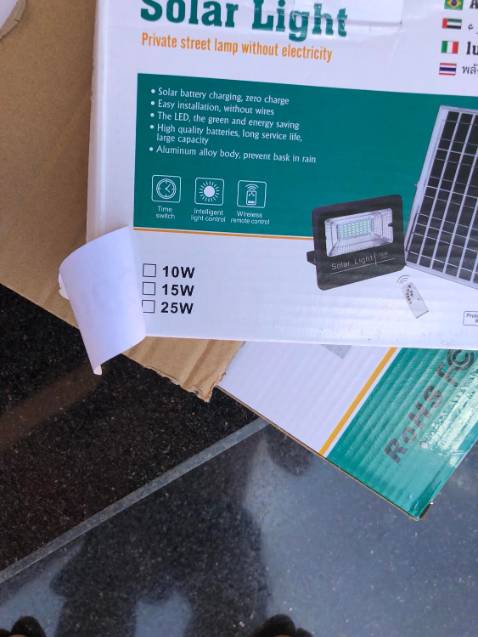 Bán hàng không đúng, " treo đầu dê bán thịt *** ". Tôi từng mua hàng online nhưng bữa nay mới bị *** như vậy. Hình chụp cái đèn 60W có ghi trên đèn, nhưng khi giao hàng đèn không phải là 60w , mà 60w được dán vào, trên đèn không có ghi công suất,