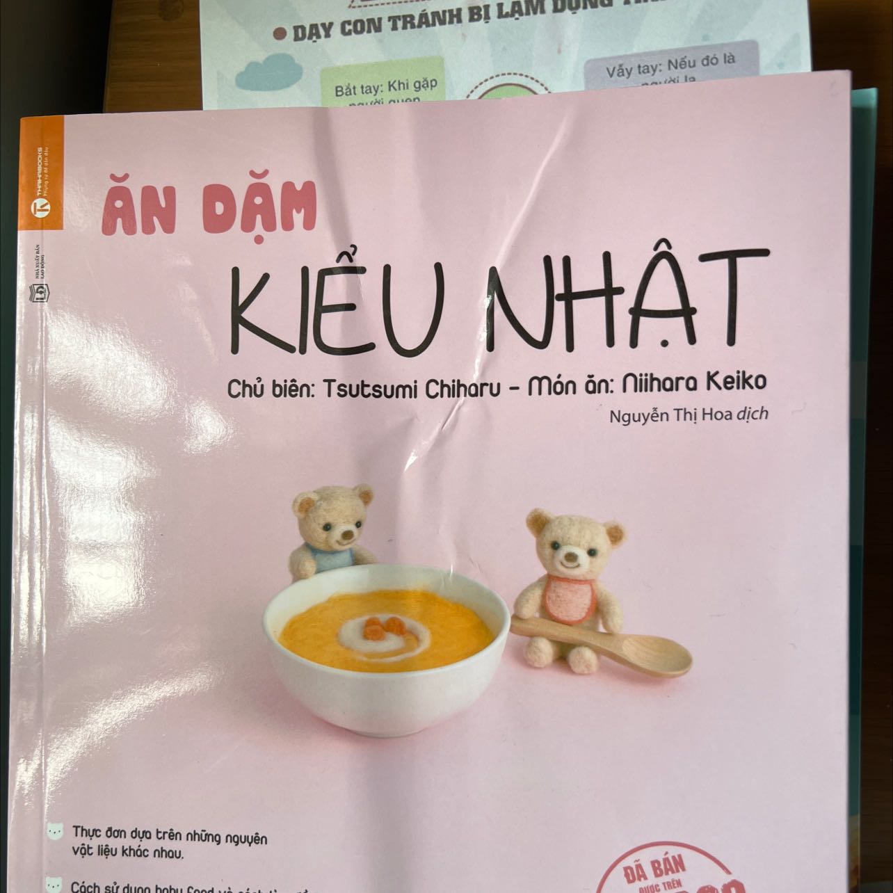 Nhận sách mà sách nhăn nhúm à 😪 trong khi hộp hàng thì còn nguyên Nhận sách mà sách nhăn nhúm à 😪 trong khi hộp hàng thì còn nguyên