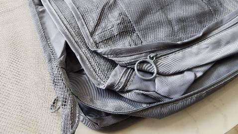 Giao hàng nhanh, đóng gói cẩn thận. Sản phẩm đẹp, nhẹ, gọn và không thấm nước. Nên mua !!!