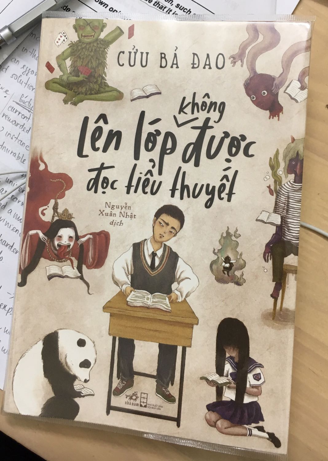 Mấy phần đầu mình đọc thấy cũng bình thường không đến nỗi nhưng khi đọc đến phần 3 thì thật sự kinh tởm, đọc đến đâu buồn nôn đến đấy, phù hợp cho những bạn thích cảm giác mạnh, khá là ám ảnh, độ kinh dị giống như video two girls one cup vậy.