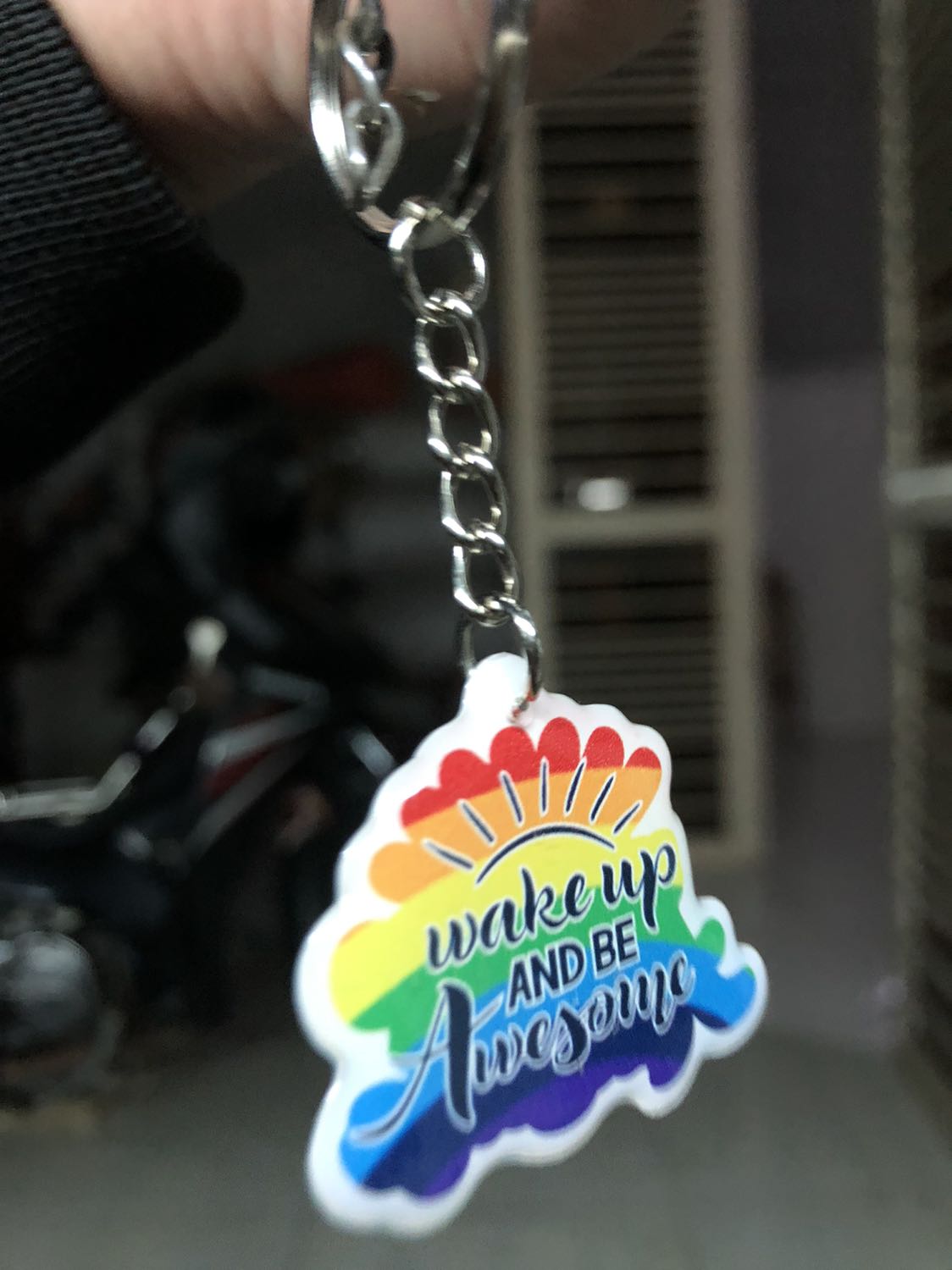 Giao hàng siêu nhanh. Tối đặt trưa chiều hôm sau đã có. Hàng có tem chống giả check ok. Dùng tốt. Hạn chế tiết mồ hôi gây mùi