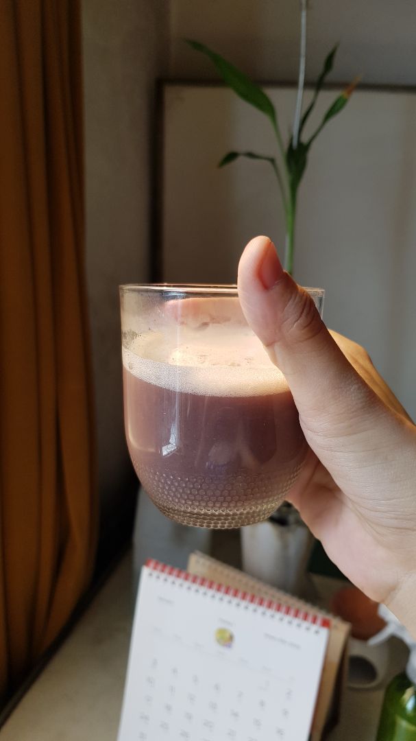 máy xay ok lắm nha. ko quá ồn đâu. nay thử mẻ đầu với gạo lứt và đậu đen thì mịn ko cặn luôn. máy mua ngày 31.12 giá sale 2.339k, áp mã giảm thêm còn 1940k đc tặng 1 quạt máy asia. xài shopback dc hoàn thêm 290k nữa. tính ra tổng cộnh 1650k quá hời luôn.