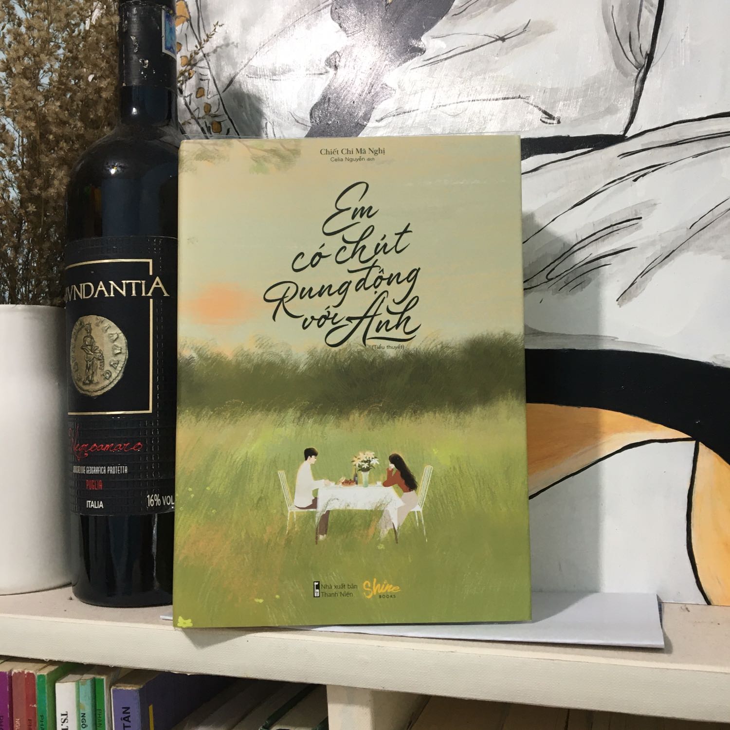 Sách đẹp, nhưng gói hàng sơ sài quá, cuốn Bến Xe không có màng bọc nên bị bong mép sách, phía sau có cái tem gì ấy, nó dán giữa cuốn sách, bị cũ lắm r, mà gỡ ra thì nó dính keo mất thẩm mỹ. Có hơi khắc khe nhưng tại vì mình cưng sách như trứng nên hơi tiếc.