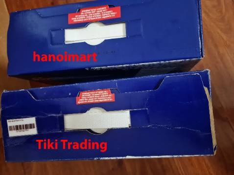 Năm 2020 có mua 1 hộp do Tiki Trading bán. Nay mua sản của hanoimart. Vẫn giao hàng nhanh nhưng  thấy có 2 sự khác biệt kém hơn (trừ 2 sao) sau:

-  Vỏ hội hanoimart mền ọp ẹp không chắc chắn bằng dù vỏ cũ đã để ra ngoài 1 năm. Hình in bên ngoài ngược nhau. 

-  Muối bên trong hạt nhỏ hơn. Bằng cảm quan nhin không chất lượng bằng. Rất tiếc là muối hộp cũ đã đổ hết vào máy không có hình ảnh để chụp so sánh.

Chi tiết khác biệt xem hình ảnh.