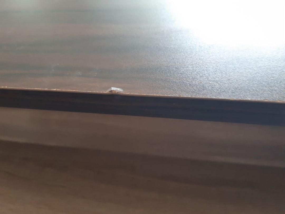 lần thứ 2 thất vọng với Tiki, thà rằng bán giá cao nhưng chất lượng lượng còn hơn là bán hàng mã giả vờ giảm giá. Ngoài chất lượng gỗ chưa đụng đã muốn bung tróc như ảnh chụp, còn bung cả bản lề.