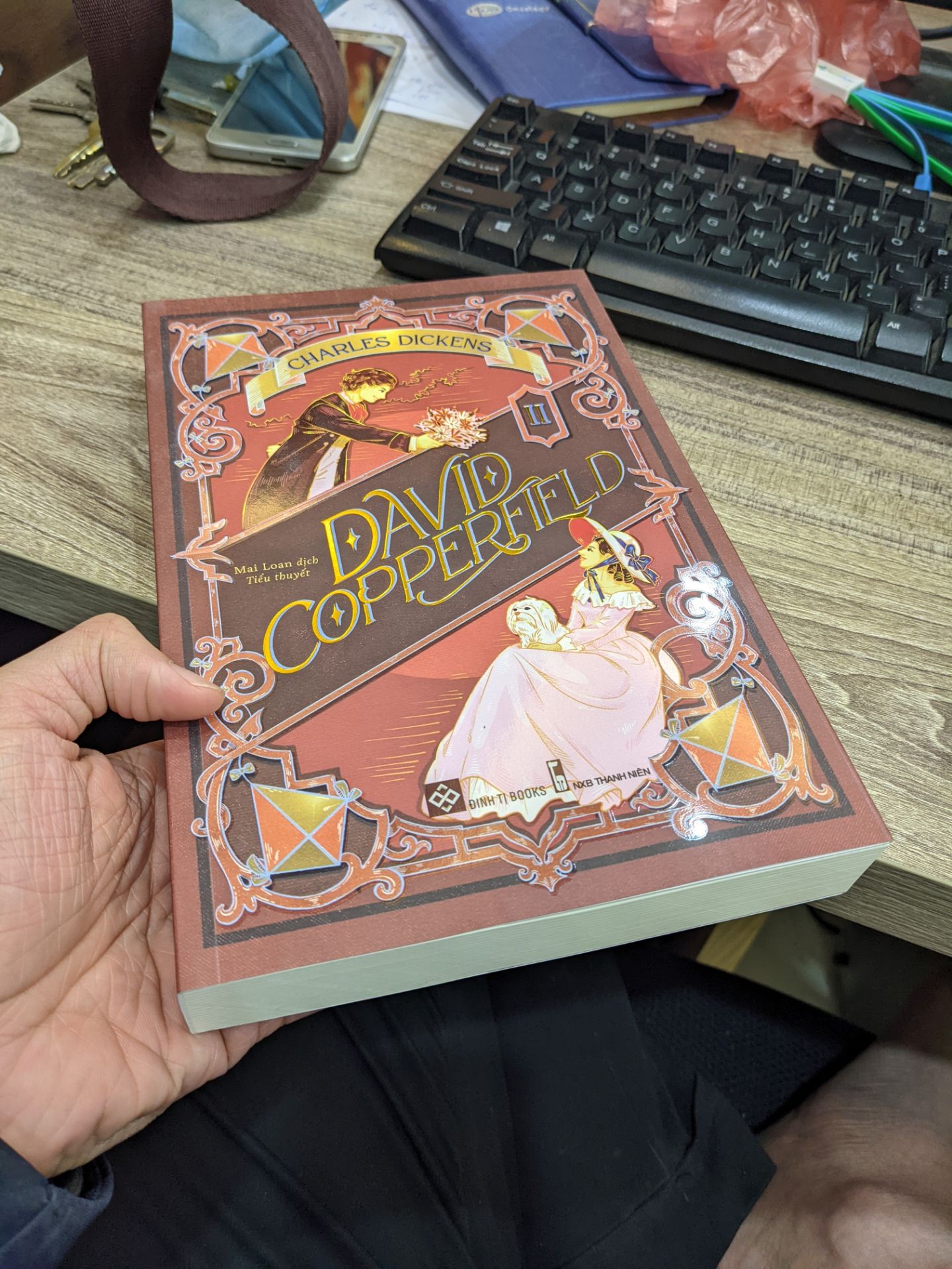 Hàng rất tốt, mới, không bị móp méo và mới. Giao hàng nhanh, nhưng nếu có bọc nỉ lông và dấu trang thì tốt hơn.