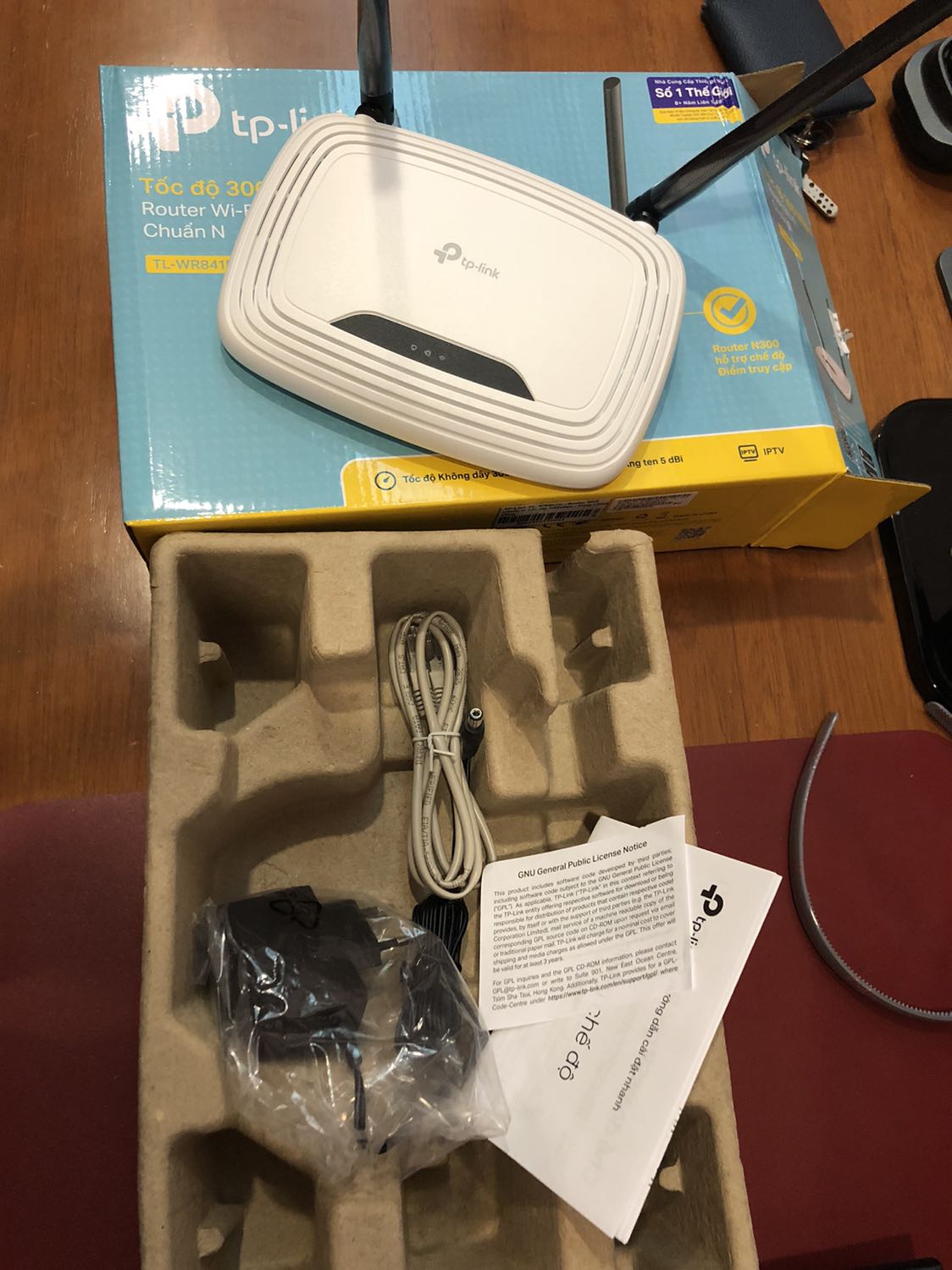 Đã nhận hàng, đóng gói cẩn thận, giao hàng đúng hẹn trong ngày. Cài đặt dễ và dùng ổn định