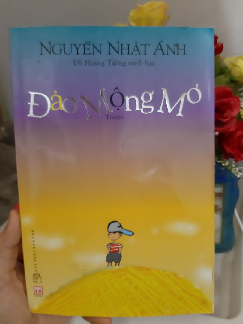 1. Mình rất hay mua sách trên Tiki nhưng lần đầu tiên nhận đc cuốn sách bìa cũ, bẩn như thế này.
2. Truyện Nguyễn Nhật Ánh rất hay.
3. Tiki giao hàg hỏa tốc luôn. Đơn tỉnh mà đặt hôm 30, 31 có hàg luôn.