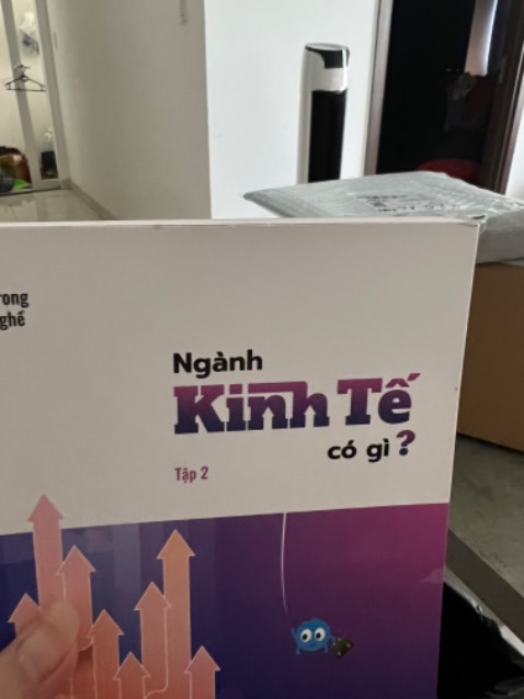 Lần đầu tiên mua sách tiki thấy đóng gói tệ như vậy. Ko có hộp hay túi gì bọc sách lại. Sách bụi và ố bìa như ảnh chụp!!