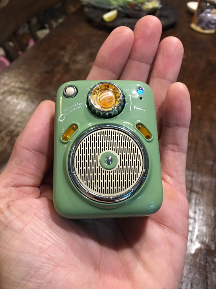 Nhỏ gọn, chất liệu tốt, âm thanh ổn