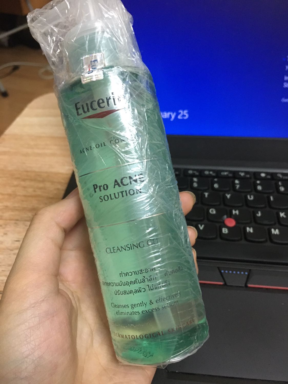 Nhận hàng thấy hơi lạ vì không có bọc chống shock mà chỉ có một lớp màng bọc như màng bọc thực phẩm.  Date 2023 còn khá dài.
Made in Germany. Hình như xuất sang cả Thái Lan hay sao mà trên bao bì có tiếng Thái. Thấy hơi thiên vị vì không có tiếng Việt Nam ? Nhận hàng thấy hơi lạ vì không có bọc chống shock mà chỉ có một lớp màng bọc như màng bọc thực phẩm.  Date 2023 còn khá dài.
Made in Germany. Hình như xuất sang cả Thái Lan hay sao mà trên bao bì có tiếng Thái. Thấy hơi thiên vị vì không có tiếng Việt Nam ?