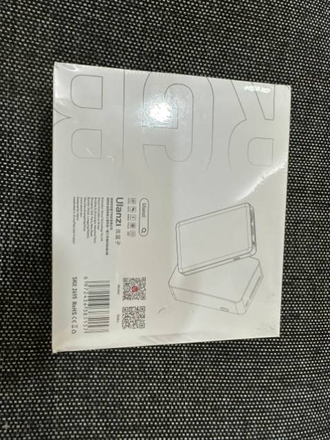 Đèn led vl120 loại này thì có 120 bóng sáng có rgb luôn, giá thành mềm, thiết kế nhỏ gọn dễ mang theo, chỉnh được độ sáng tuỳ ý.