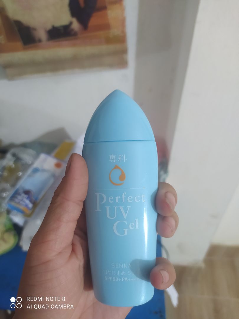 gel thẩm thấu nhanh, dễ tán, k bết dính. sp k lên tone da. đc tặng kèm srm khá hời. giao đúng hẹn, shiper nhiệt tình. đóng gói kĩ. sẽ tiếp tục ủng hộ senka