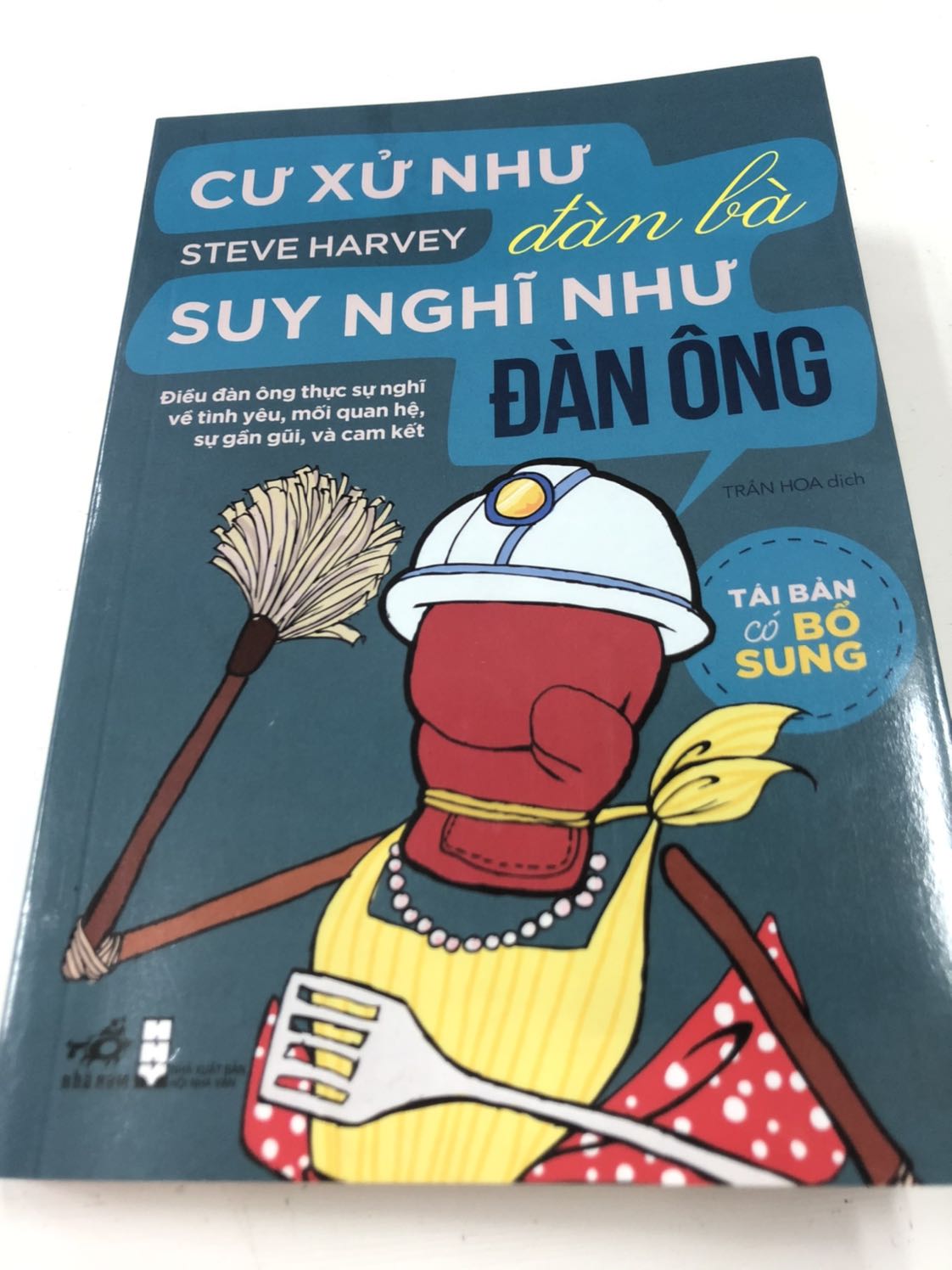Sách đẹp, giao hàng nhanh chóng nhưng rất k hài lòng vì tiki càng ngày đóng gối sách càng cẩu thả, chỉ bỏ trong thùng giấy carton, mùa này lại hay mưa, nhỡ k may ướt hết sách tiki lại mất công thu hoi va bồi thường . Từ 10 năm trước mua sách tiki còn dc bao bì con nai xinh xinh đóng gối cẩn thận nhìu lớp chống sốc, chống thấm, nay dịch vụ đóng gối lại tệ đến vậy, Tiki nên xem xét lại nhé,