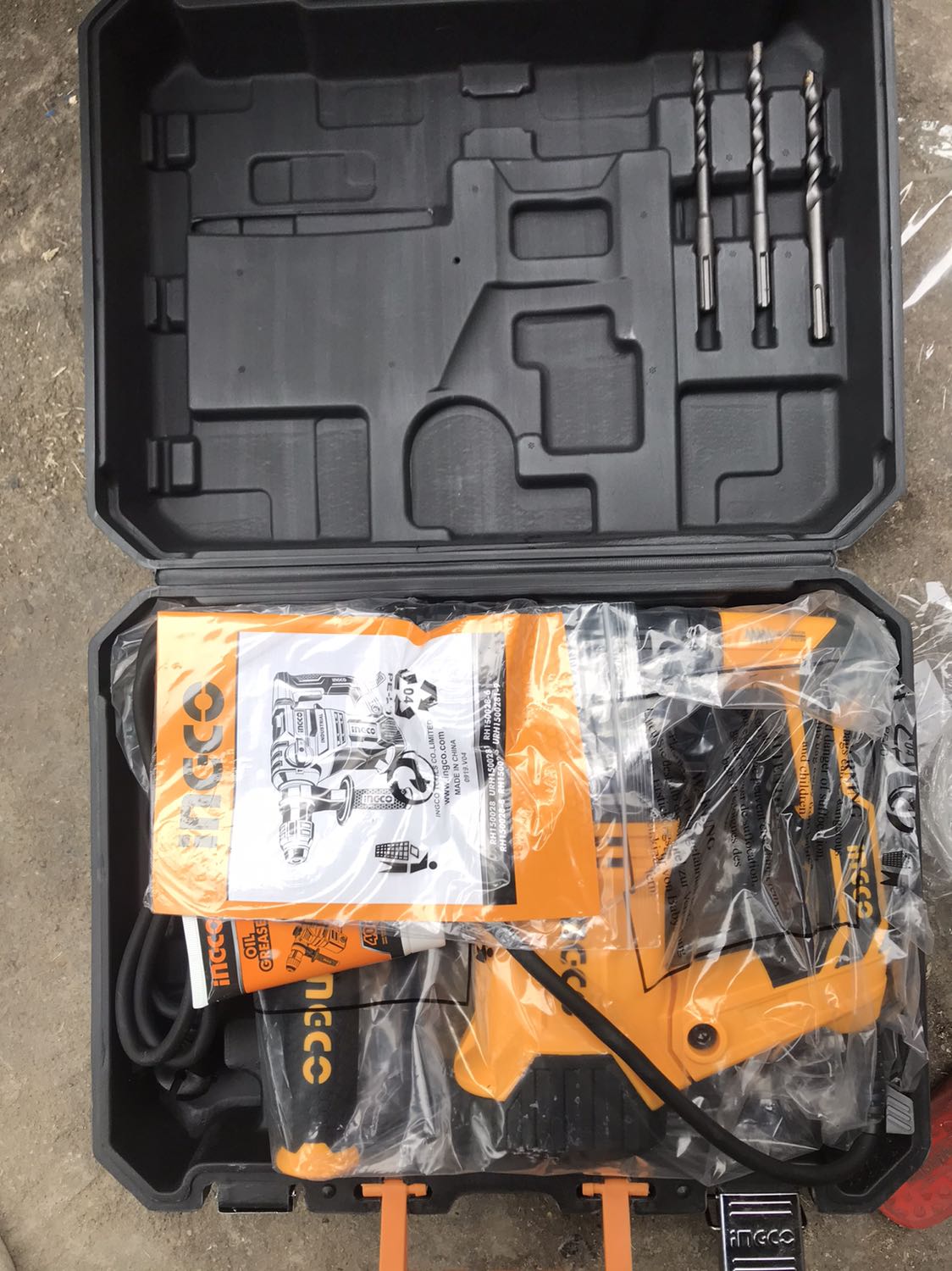 Sản phẩm đẹp và nặng đô. Mình cầm rất đầm tay. Đã đục vài cái điều hoà rồi. Đánh giá khách quan là tốt. Mong là máy bền