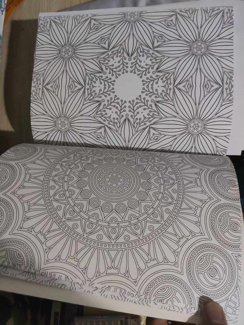 sách đẹp tốt,k cấn móp,loại giấy thích hợp tô màu.